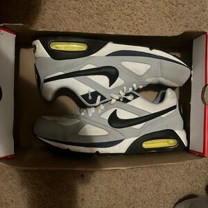 Nike air max Ivo Michigan color way has a black mark on toe box of left shoe